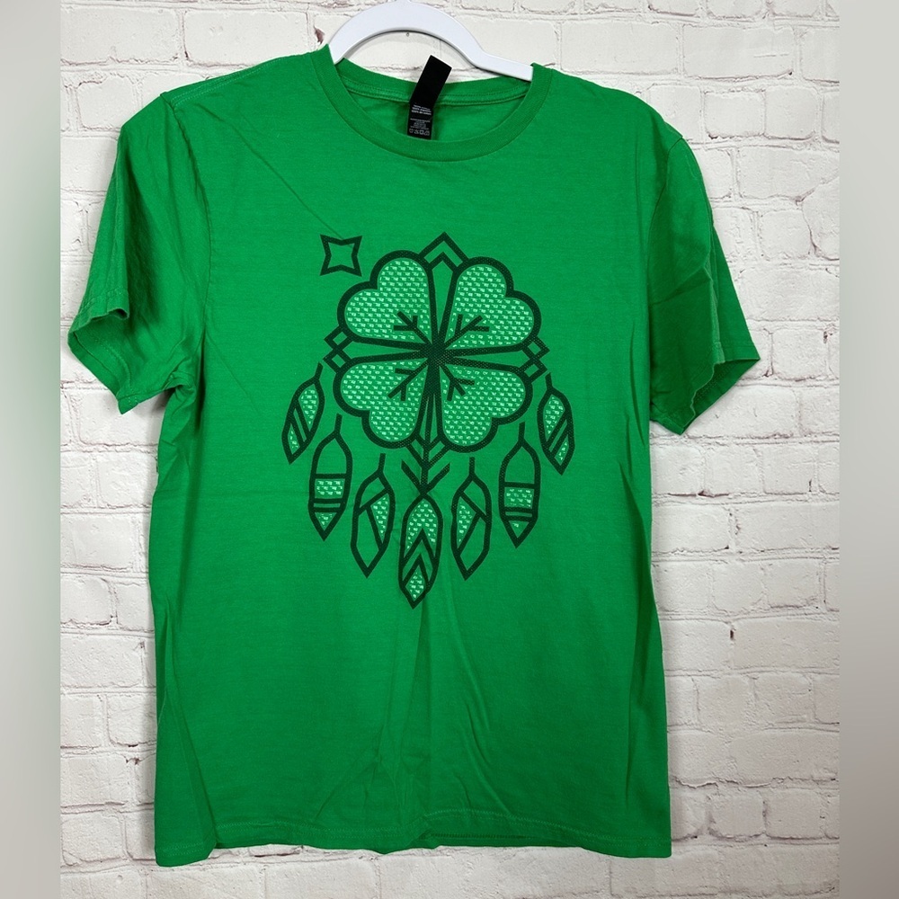 green short sleeve 4 leaf clover feathers t-shirt, sz S